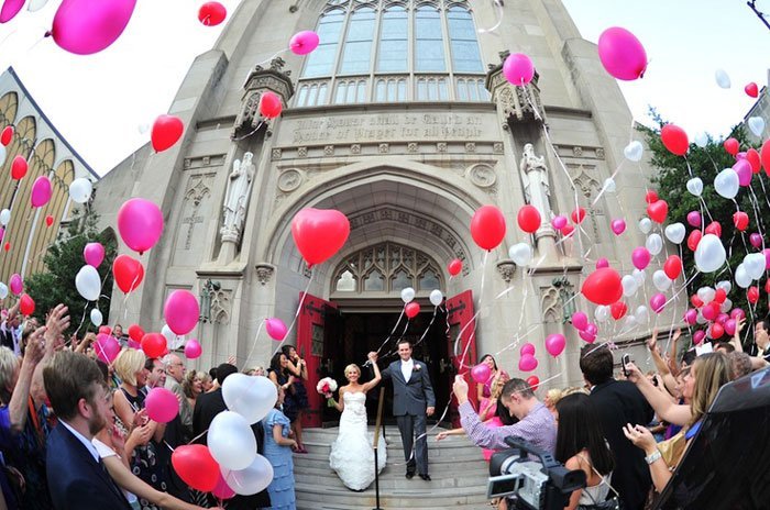 sortie-eglise-ballons-coeur